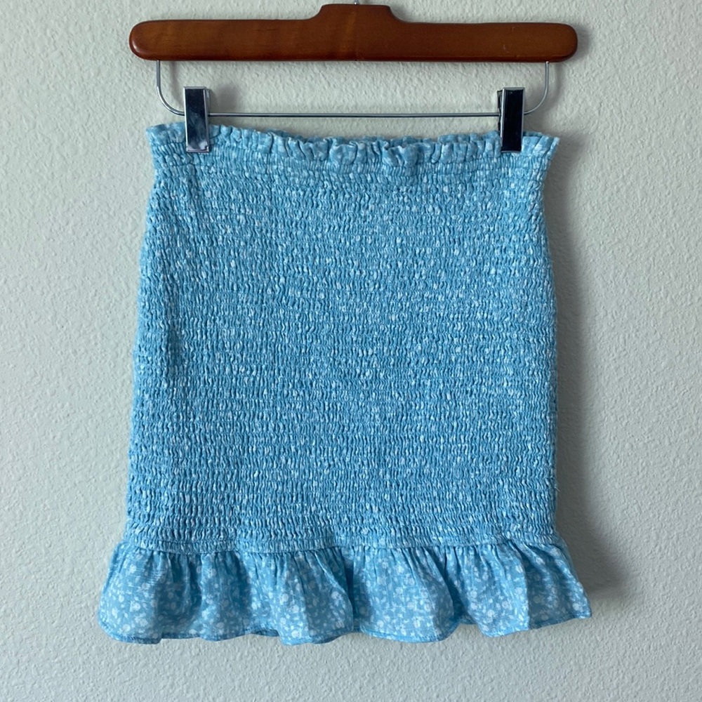 Abercrombie Women’s White and Blue Floral Print Smocked Ruffle Mini Skirt XS